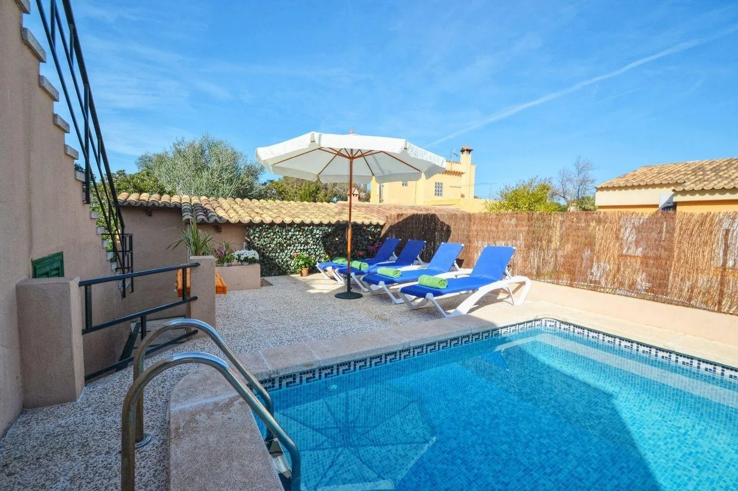 Schoene Villa Mit Pool Und Garten El Toro