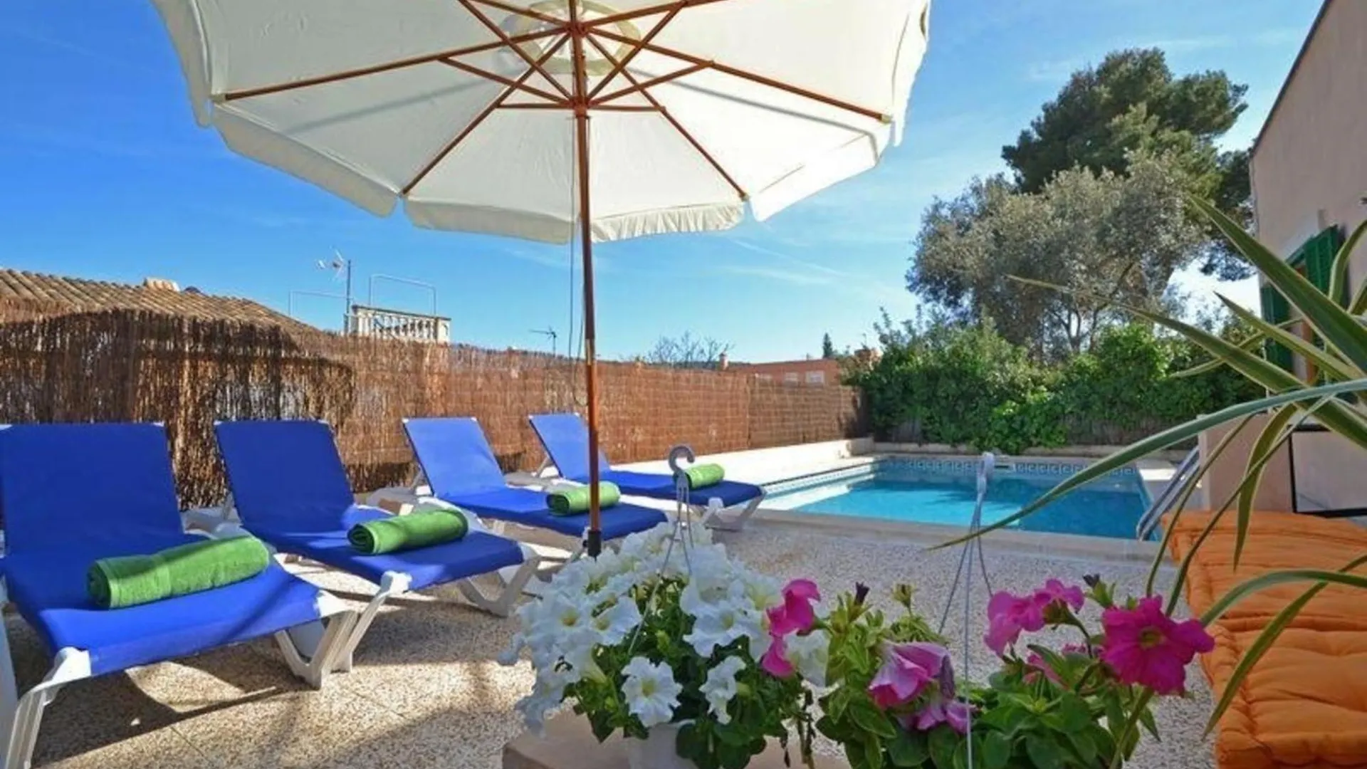 Schoene Villa Mit Pool Und Garten El Toro